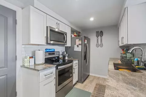8914 Robin Dr #B, Des Plaines, IL 60016 photo 5