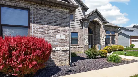 8 Flint Ct, Bloomington, IL 61705 photo 3