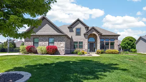 8 Flint Ct, Bloomington, IL 61705 photo 2