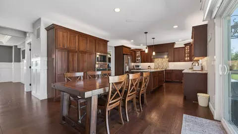 8 Flint Ct, Bloomington, IL 61705 photo 6
