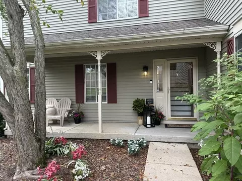 152 Village Creek Dr #152, Lake In The Hills, IL 60156