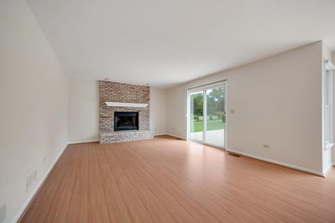 Living - 727 Jamestowne Rd, Sleepy Hollow, IL 60118 photo 4 of 5
