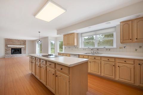 Kitchen - 727 Jamestowne Rd, Sleepy Hollow, IL 60118 photo 2 of 4