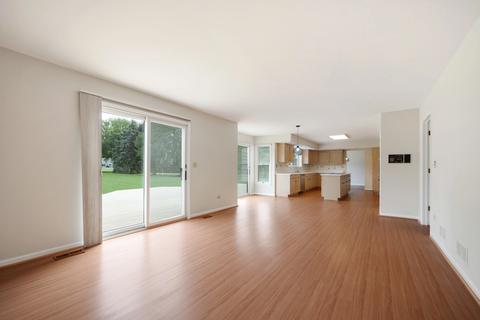 Living - 727 Jamestowne Rd, Sleepy Hollow, IL 60118 photo 5 of 5