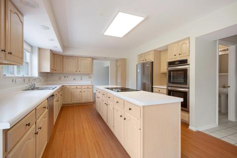 Kitchen - 727 Jamestowne Rd, Sleepy Hollow, IL 60118 photo 4 of 4