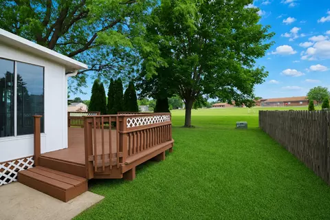 Exterior - 309 S Cross Trl, Mchenry, IL 60050 photo 7 of 8