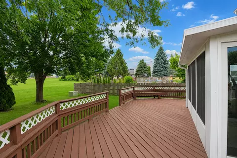 Exterior - 309 S Cross Trl, Mchenry, IL 60050 photo 6 of 8