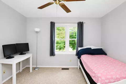 Bedroom - 309 S Cross Trl, Mchenry, IL 60050 photo 5 of 8