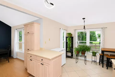 Kitchen - 309 S Cross Trl, Mchenry, IL 60050 photo 4 of 4