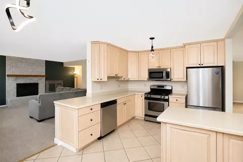 Kitchen - 309 S Cross Trl, Mchenry, IL 60050 photo 3 of 4