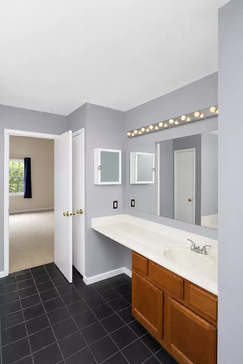 Bath - 309 S Cross Trl, Mchenry, IL 60050 photo 3 of 5