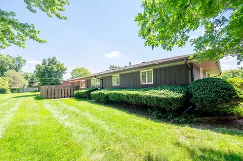 Exterior - 815 Ruth Dr, Elgin, IL 60123 photo 4 of 4