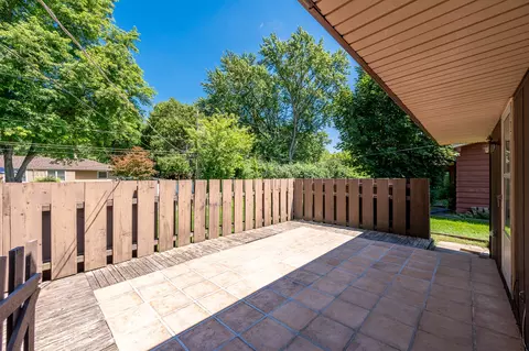 Exterior - 815 Ruth Dr, Elgin, IL 60123 photo 2 of 4