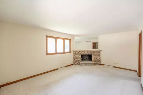 Living - 815 Ruth Dr, Elgin, IL 60123 photo 3 of 4