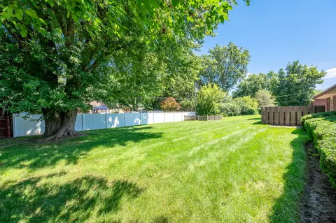 Exterior - 815 Ruth Dr, Elgin, IL 60123 photo 3 of 4