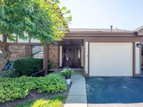 326 Woodbury Ct #C2, Schaumburg, IL 60193