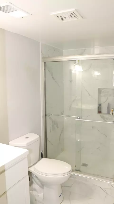 Bath - 17522 Wright St, Lansing, IL 60438 photo 2 of 2