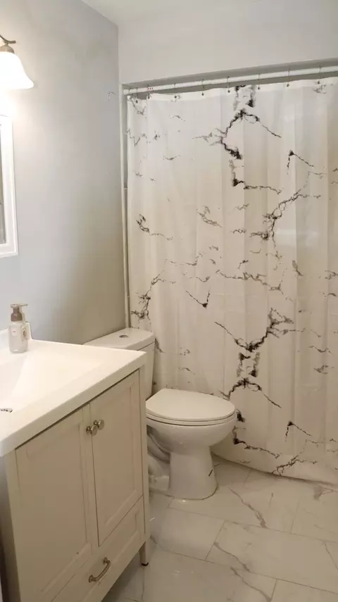 Bath - 17522 Wright St, Lansing, IL 60438 photo 1 of 2