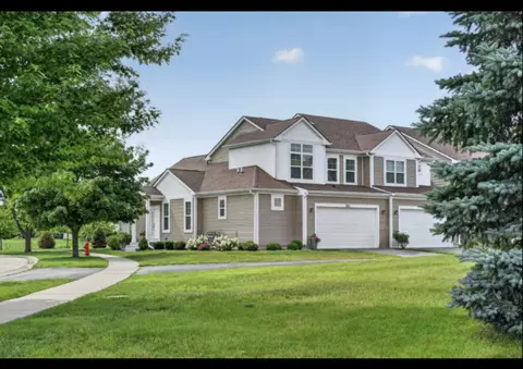 511 Amherst Dr, Sycamore, IL 60178
