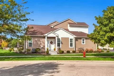 511 Amherst Dr, Sycamore, IL 60178
