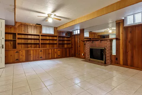 Living - 3025 E State St, Rockford, IL 61108 photo 13 of 13