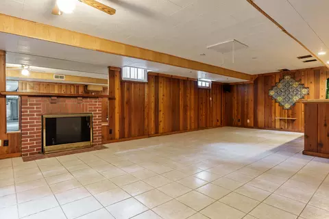Living - 3025 E State St, Rockford, IL 61108 photo 12 of 13
