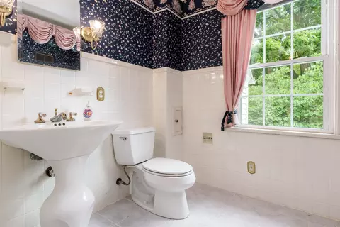 Bath - 3025 E State St, Rockford, IL 61108 photo 3 of 4