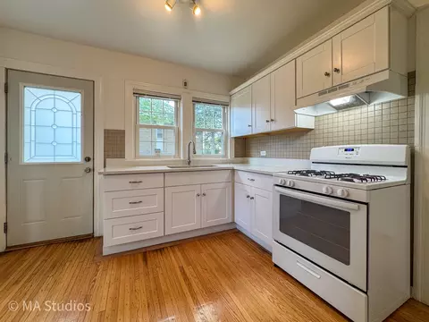 216 Wilcox Ave, Elgin, IL 60123 photo 9