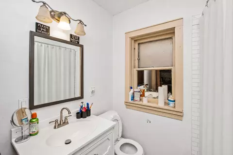 Bath - 7918 S Champlain Ave, Chicago, IL 60619 photo 1 of 5