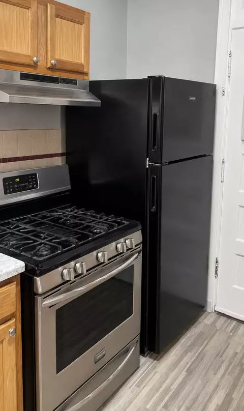 Kitchen - 7918 S Champlain Ave, Chicago, IL 60619 photo 9 of 11