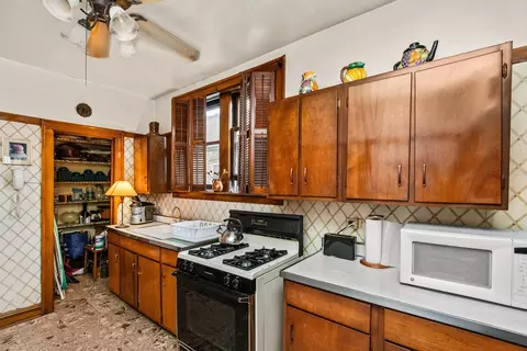 Kitchen - 7918 S Champlain Ave, Chicago, IL 60619 photo 7 of 11