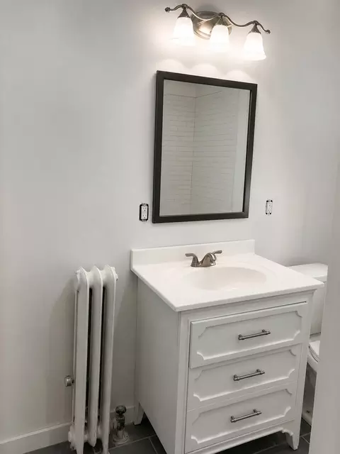 Bath - 7918 S Champlain Ave, Chicago, IL 60619 photo 5 of 5