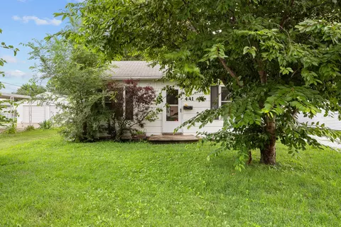 Exterior - 441 5th St E, Milan, IL 61264 photo 1 of 5
