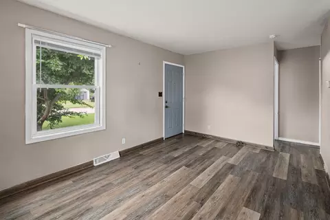 Living - 441 5th St E, Milan, IL 61264 photo 2 of 4