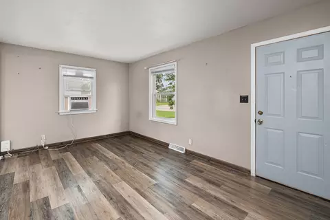 Living - 441 5th St E, Milan, IL 61264 photo 3 of 4
