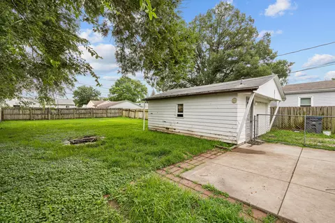Exterior - 441 5th St E, Milan, IL 61264 photo 3 of 5