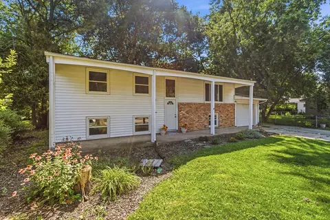 1906 Crescent Dr, Champaign, IL 61821 photo 2