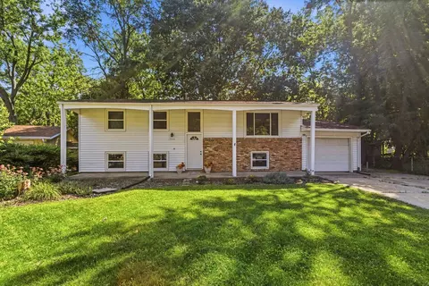 1906 Crescent Dr, Champaign, IL 61821 photo 1