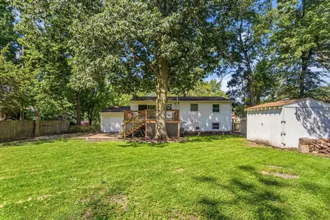 1906 Crescent Dr, Champaign, IL 61821 photo 4