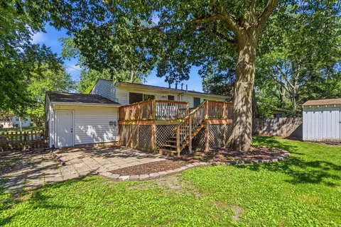 1906 Crescent Dr, Champaign, IL 61821 photo 5