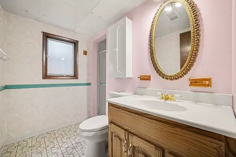 Bath - 15217 Pine Dr, Oak Forest, IL 60452 photo 2 of 2