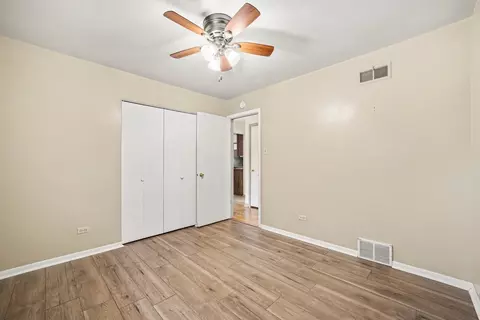 Bedroom - 15217 Pine Dr, Oak Forest, IL 60452 photo 2 of 6