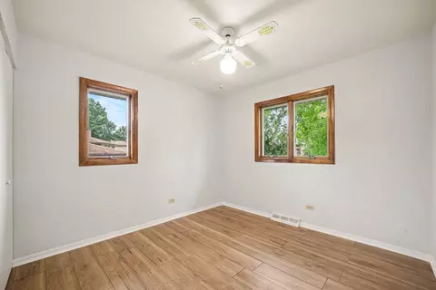 Bedroom - 15217 Pine Dr, Oak Forest, IL 60452 photo 5 of 6