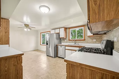 Kitchen - 15217 Pine Dr, Oak Forest, IL 60452 photo 2 of 2
