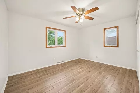 Bedroom - 15217 Pine Dr, Oak Forest, IL 60452 photo 3 of 6