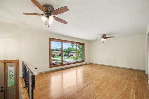 Living - 15217 Pine Dr, Oak Forest, IL 60452 photo 1 of 5