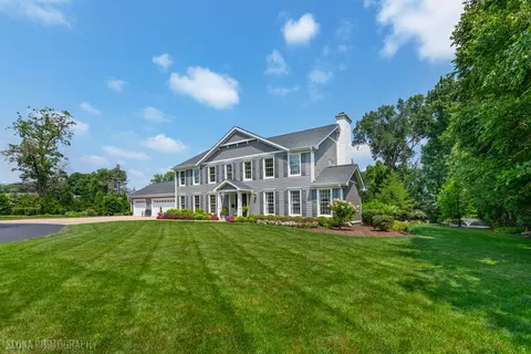 Exterior - 845 Wagner Rd, Glenview, IL 60025 photo 2 of 7