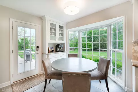 Dining - 845 Wagner Rd, Glenview, IL 60025 photo 2 of 2
