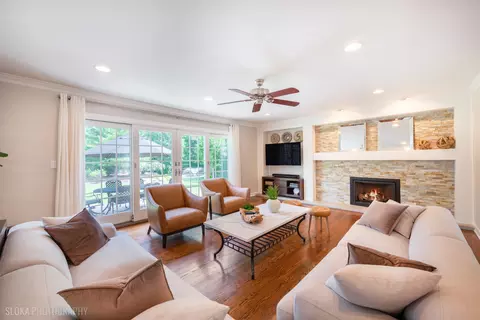 Living - 845 Wagner Rd, Glenview, IL 60025 photo 2 of 3