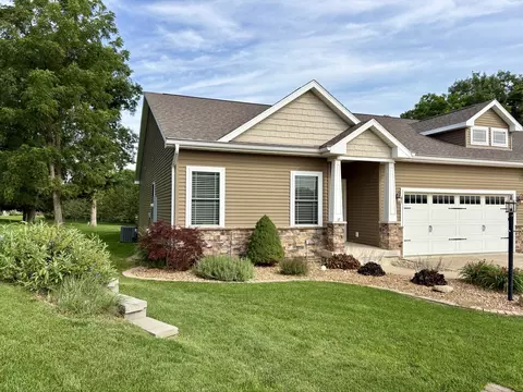 1806 Lake Ridge Ct #1806, Mahomet, IL 61853